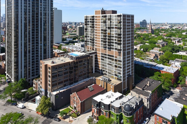 property at 1749 N Wells St