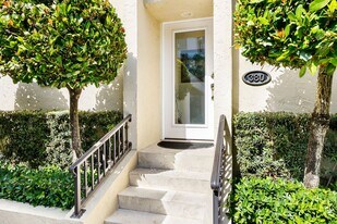 380 Cocoanut Row in Palm Beach, FL - Building Photo