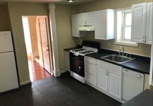 67 Flint St, Unit 2 in Somerville, MA - Building Photo - Building Photo