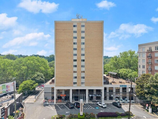 2285 Peachtree Rd NE in Atlanta, GA - Building Photo - Building Photo