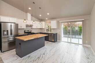 20665 Tango Creek Ave in Bend, OR - Building Photo - Building Photo
