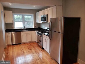 2121 Oakford St in Philadelphia, PA - Building Photo - Building Photo