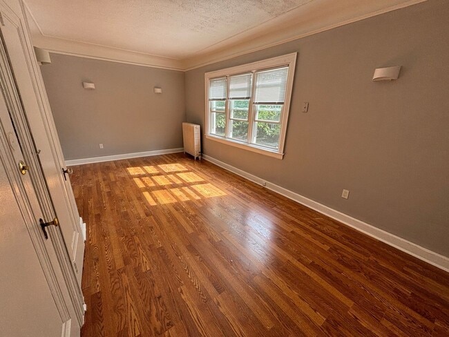 884 Beaconsfield Ave in Grosse Pointe Park, MI - Building Photo - Building Photo