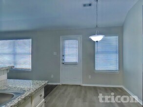 2002 Briar Grove Dr in Conroe, TX - Foto de edificio - Building Photo