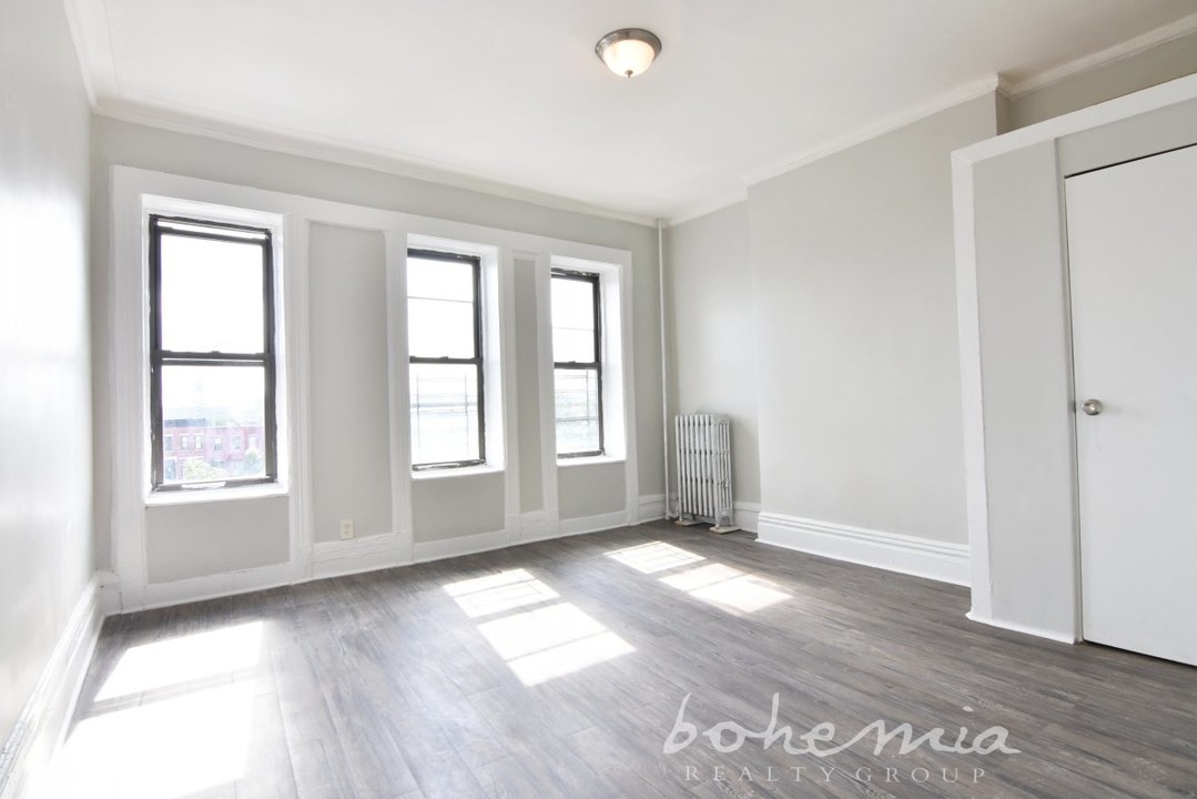 439 E 135th St in Bronx, NY - Building Photo