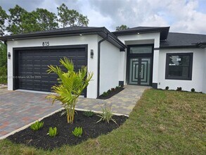 815 Anaconda Ave S in Lehigh Acres, FL - Foto de edificio - Building Photo