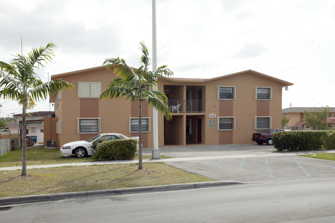 2601 W 2nd Ave in Hialeah, FL - Building Photo