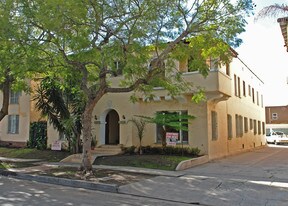 415 N Genesee Ave in Los Angeles, CA - Building Photo