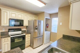 Beautiful 3 bdrm 2 bath botom floor condo available now!, Unit 103 in Casselberry, FL - Building Photo - Building Photo