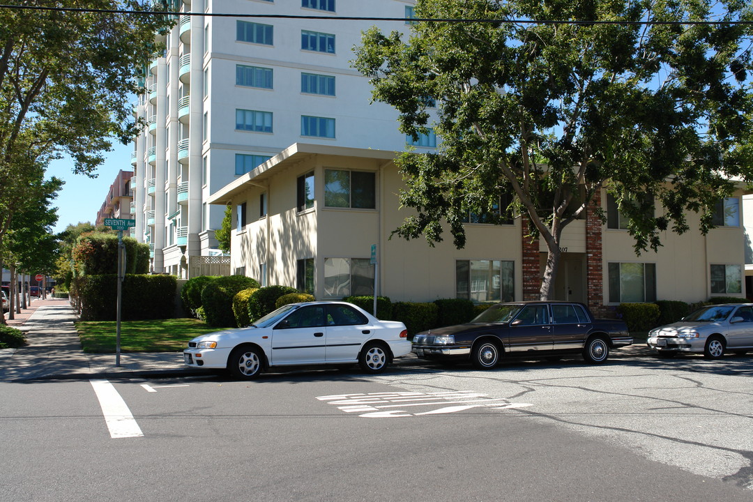 207 7th Ave in San Mateo, CA - Building Photo