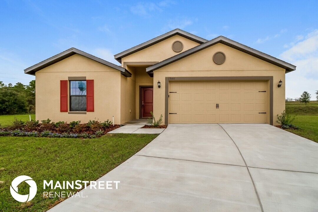 1980 Piedmont Ct in Mascotte, FL - Foto de edificio