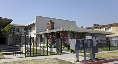 205-236 W Jackson St in Rialto, CA - Building Photo - Building Photo
