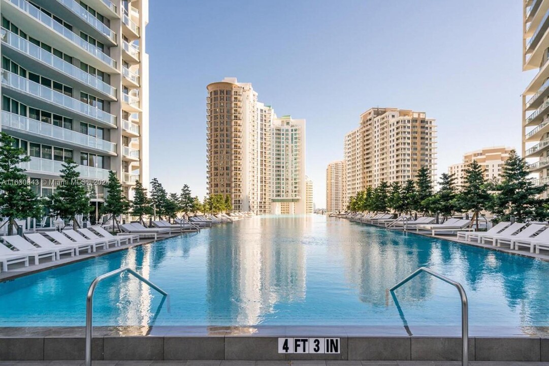 495 Brickell, Unit 1710 in Miami, FL - Foto de edificio