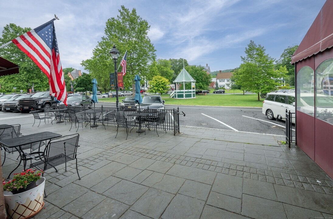 7 Main St in New Milford, CT - Building Photo