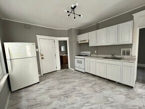 312 Danforth Ave, Unit 2 in Jersey City, NJ - Foto de edificio - Building Photo