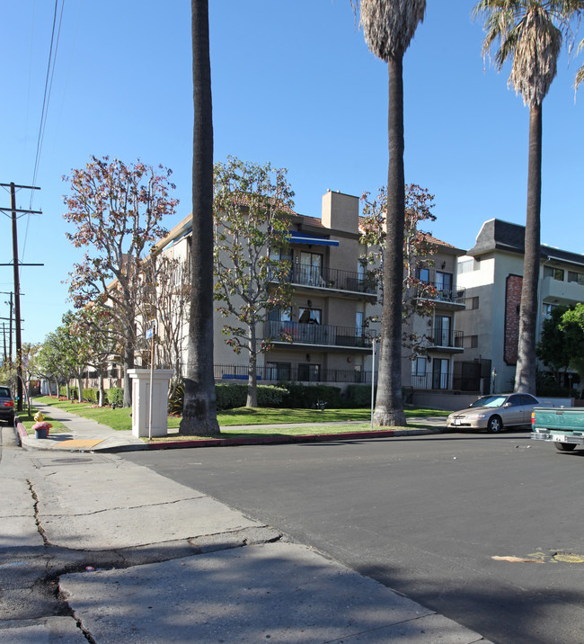 Rodney Palms Apartments in Los Angeles, CA - Foto de edificio - Building Photo