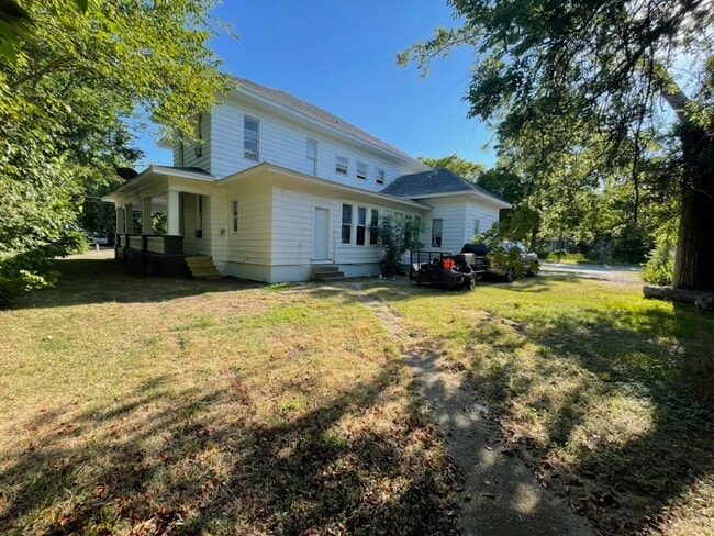 301 E Brin St, Unit C in Terrell, TX - Foto de edificio - Building Photo