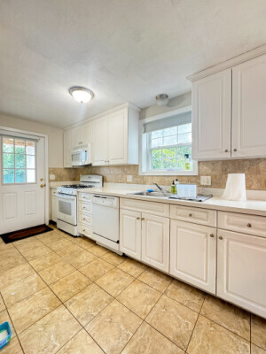 17 Adamson St, Unit 3 Bed VERY CLEANNNN in Boston, MA - Building Photo