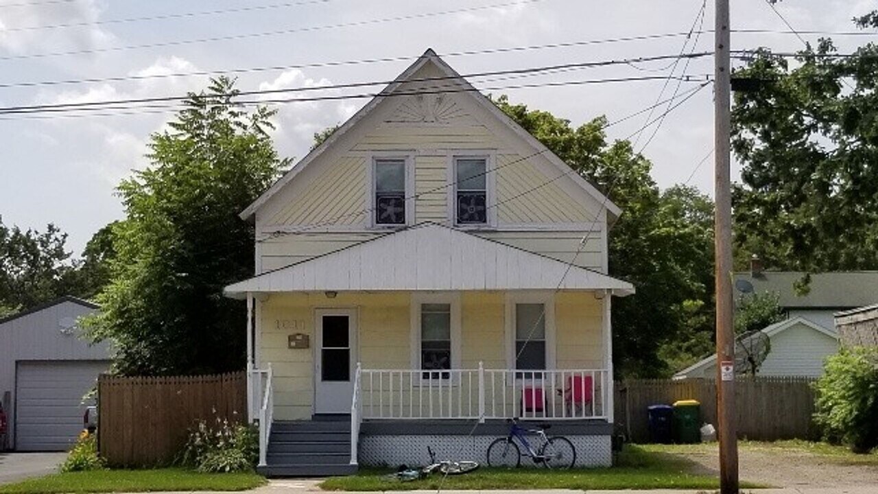 1011 Shawano Ave in Green Bay, WI - Building Photo