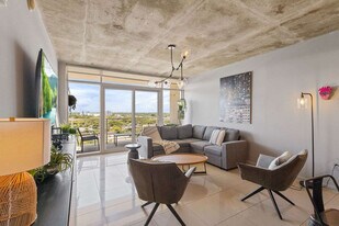 3250 NE 1st Ave in Miami, FL - Building Photo