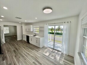 2480 Sunset Ave in Naples, FL - Building Photo - Building Photo