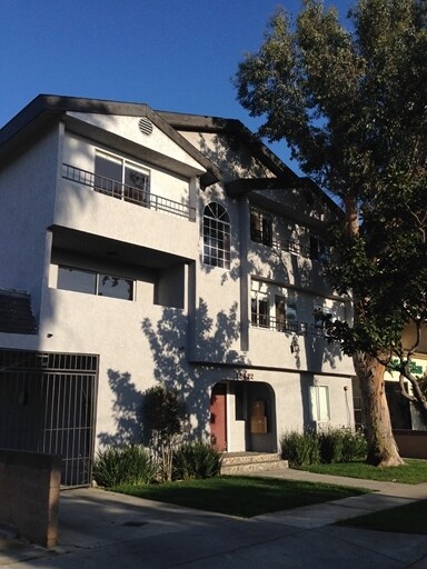 12622 Kornblum Ave in Hawthorne, CA - Foto de edificio