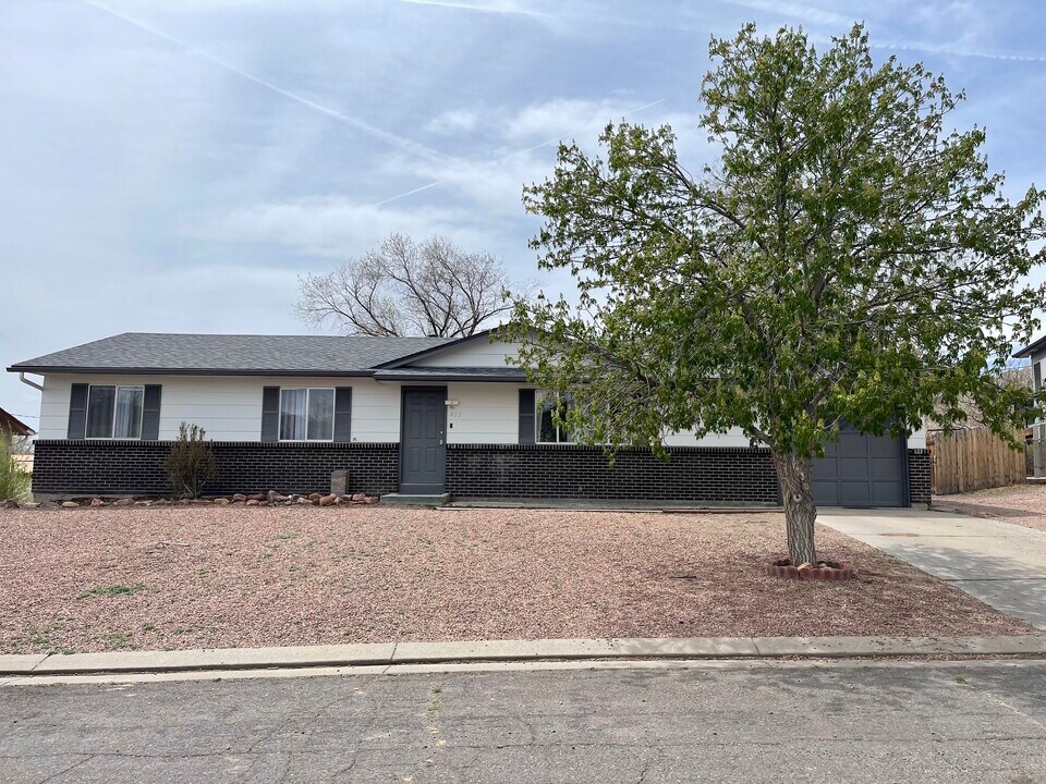 615 Virginia Ct in Canon City, CO - Building Photo