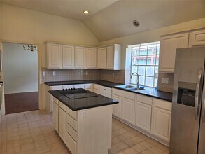 4515 Oak Valley Dr in Missouri City, TX - Foto de edificio - Building Photo