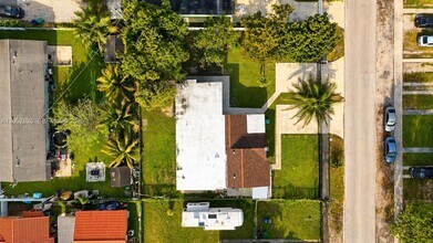 1124 NW 100th Terrace in Miami, FL - Building Photo - Building Photo