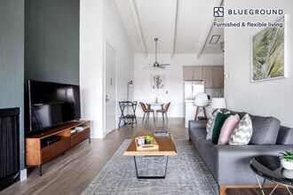 6510 Green Valley Cir in Culver City, CA - Building Photo - Building Photo