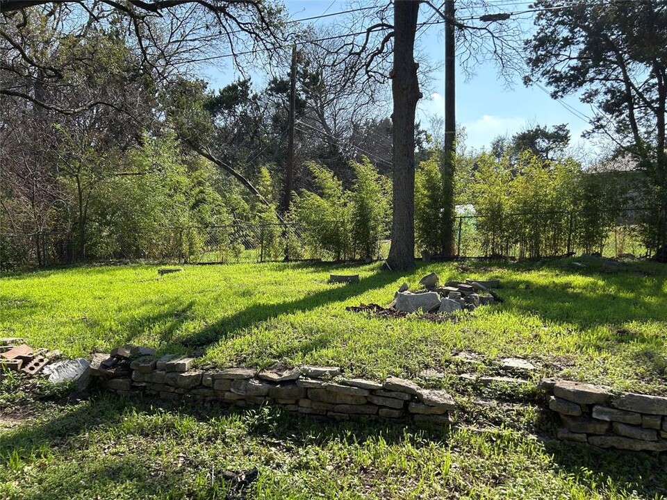 11613 River Oaks Trail in Austin, TX - Building Photo