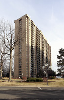 Skyline Plaza in Falls Church, VA - Building Photo - Building Photo