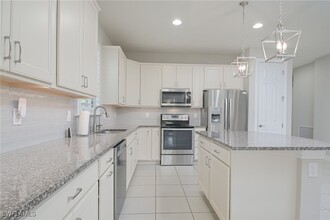 15720 Angelica Dr in Alva, FL - Building Photo - Building Photo
