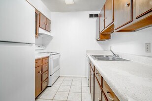 Villa Navarone in San Antonio, TX - Building Photo