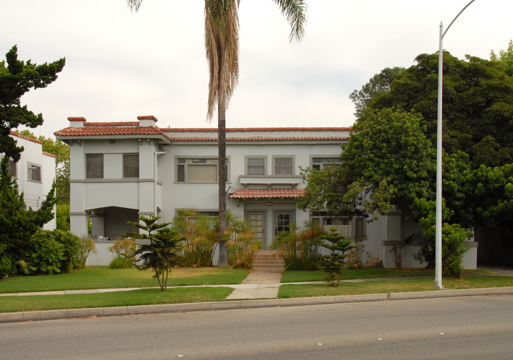 2036 Huntington Dr in South Pasadena, CA - Foto de edificio