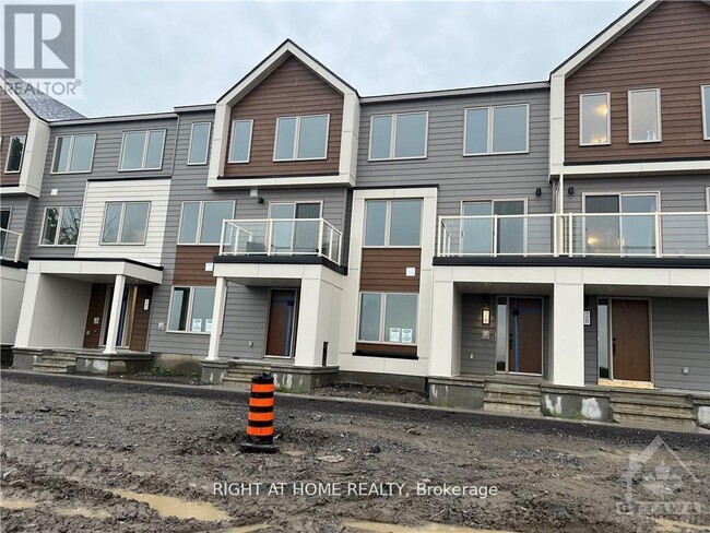 26 Limnos Ln in Ottawa, ON - Building Photo - Building Photo