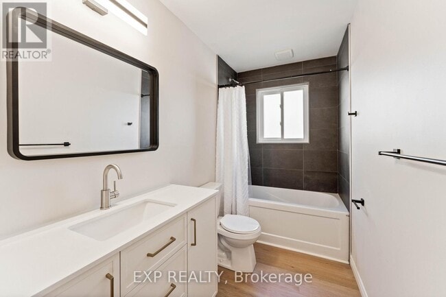 10 Kings Ct in Orillia, ON - Building Photo - Building Photo