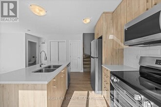1328 Creekway Private in Ottawa, ON - Building Photo - Building Photo
