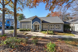 Windsor at Fairlakes in Fairfax, VA - Foto de edificio - Building Photo
