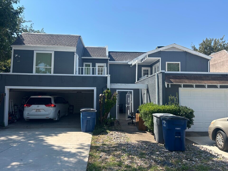 10528 Las Brisas Dr in Dallas, TX - Building Photo