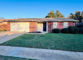 2801 Meadowview Dr in Arlington, TX - Building Photo