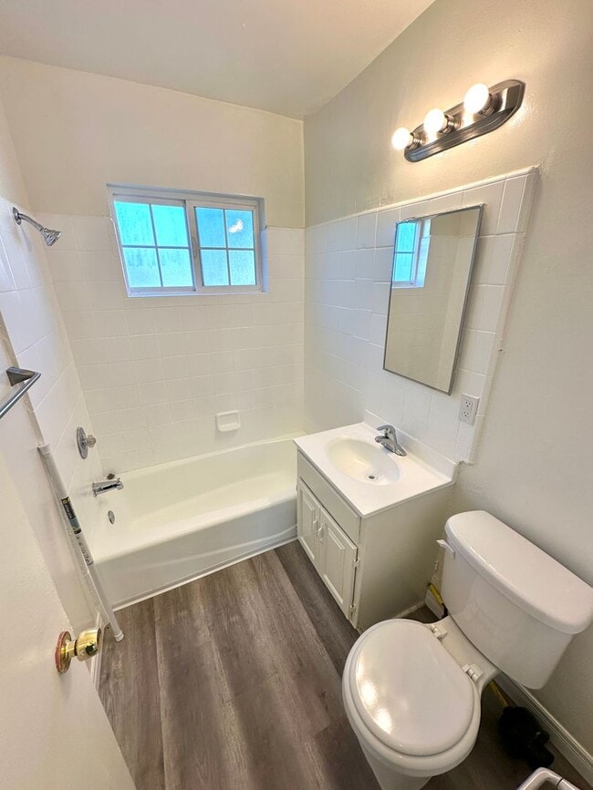 11481 Victory Blvd in Los Angeles, CA - Building Photo - Building Photo