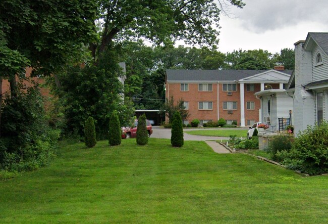 2055 Eastern Ave SE in Grand Rapids, MI - Building Photo - Building Photo