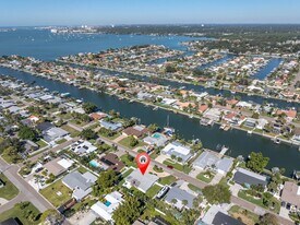 4000 49th Ave S in St. Petersburg, FL - Building Photo