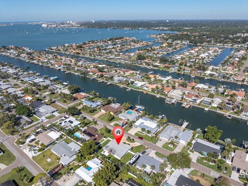 4000 49th Ave S in St. Petersburg, FL - Building Photo