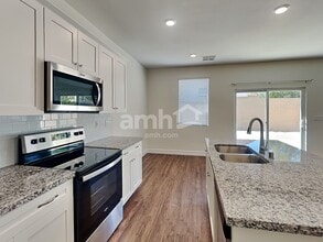 5843 Petronius St in Las Vegas, NV - Building Photo - Building Photo