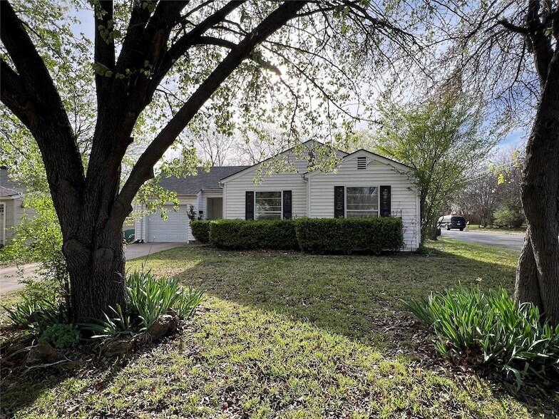 1726 N Ricketts St in Sherman, TX - Foto de edificio