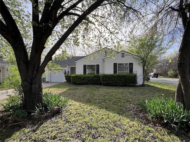 property at 1726 N Ricketts St