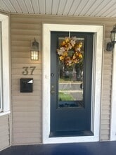 37 Whitman Ave, Unit 1 in West Hartford, CT - Building Photo - Building Photo