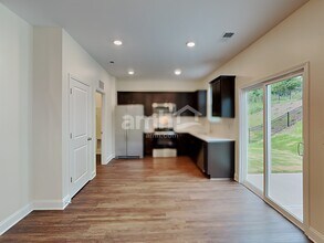 2023 St Joseph Dr in Charlotte, NC - Foto de edificio - Building Photo